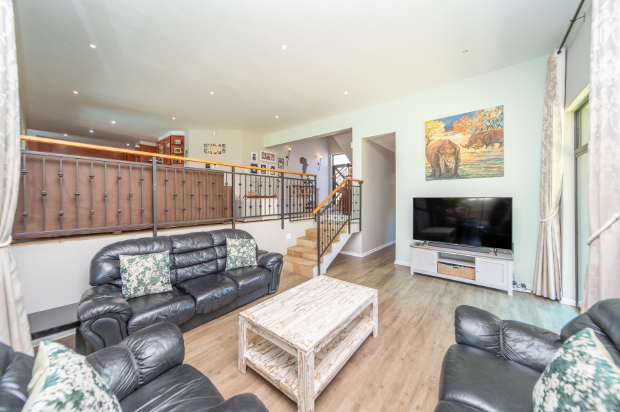 5 Bedroom Property for Sale in Beacon Bay Eastern Cape